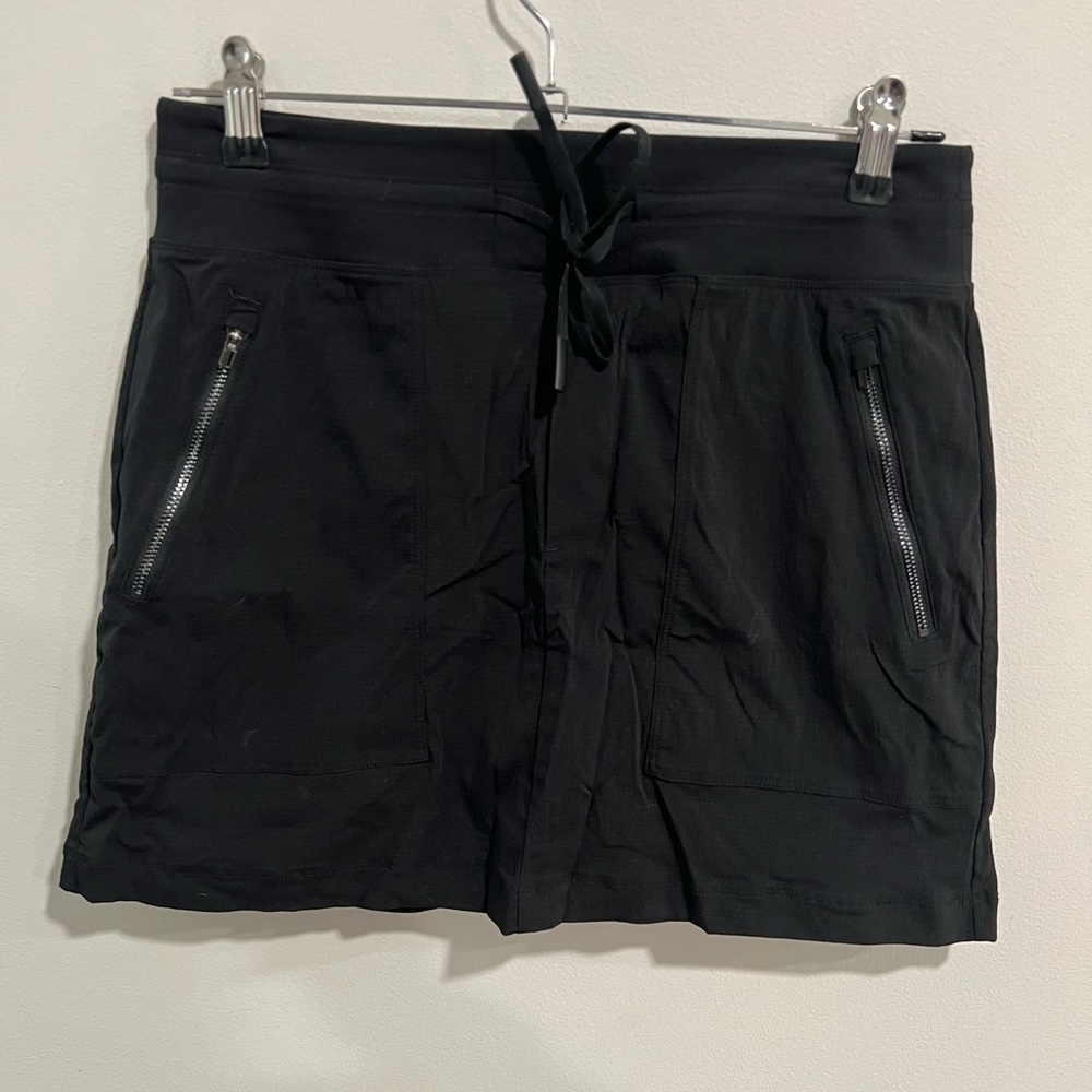 Athleta Chelsea Cargo Performance Skort